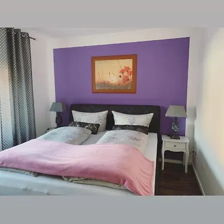 Stadtvilla Zentrumsnah Mit 3 Schlafzimmern, Terrasse & Parkplatz 빌라 *